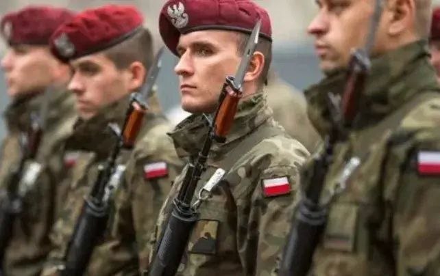 🪖Польша увеличила военные расходы более чем вдвое, но оборонный бум создает риски для экономики